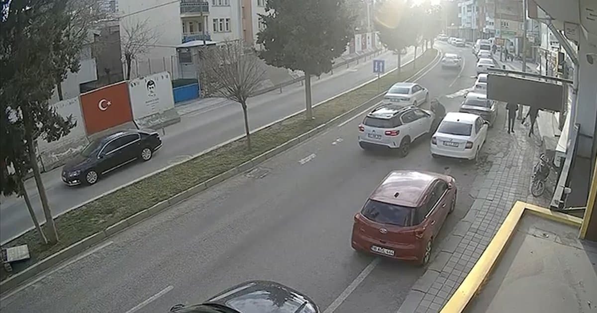 Mardin'de otomobil yayaya çarptı