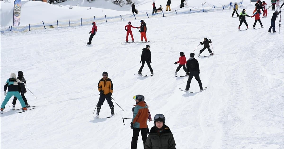 Sarıkamış Kayak Merkezi'nde hafta sonu yoğunluğu