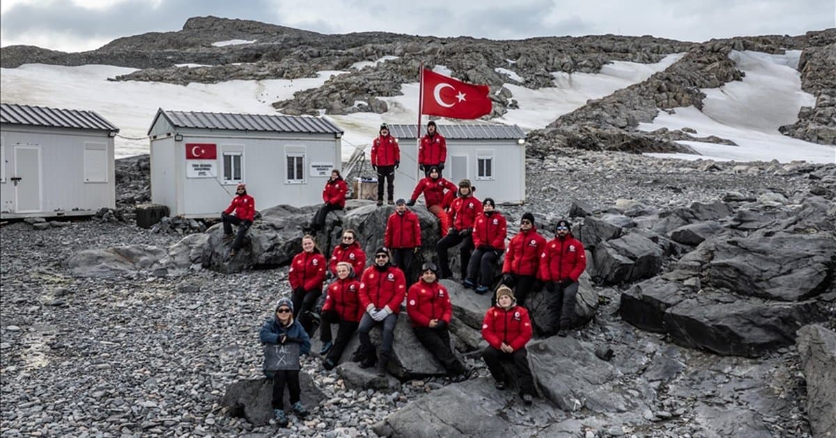Türk Bilim İnsanları Antarktika'da Çözüm Arayışında