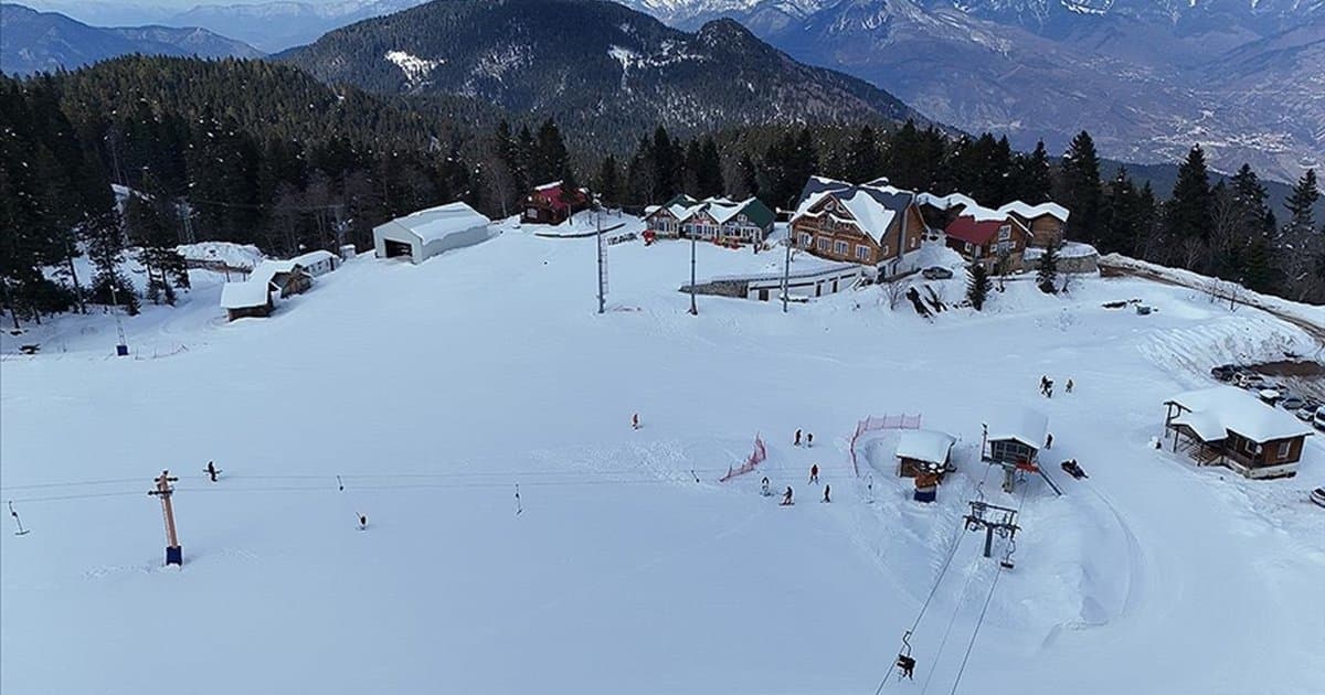 Artvin Atabarı Kayak Merkezi ziyaretçilerini ağırlıyor
