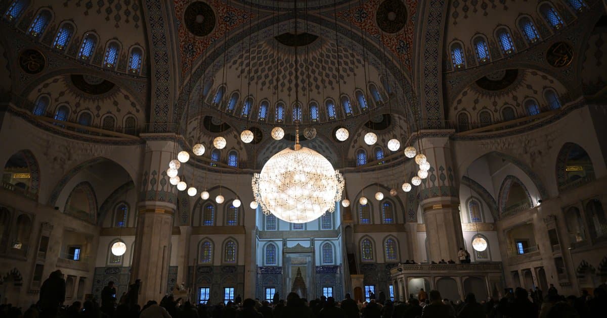 Ramazan Bayramı'nda camiler doldu