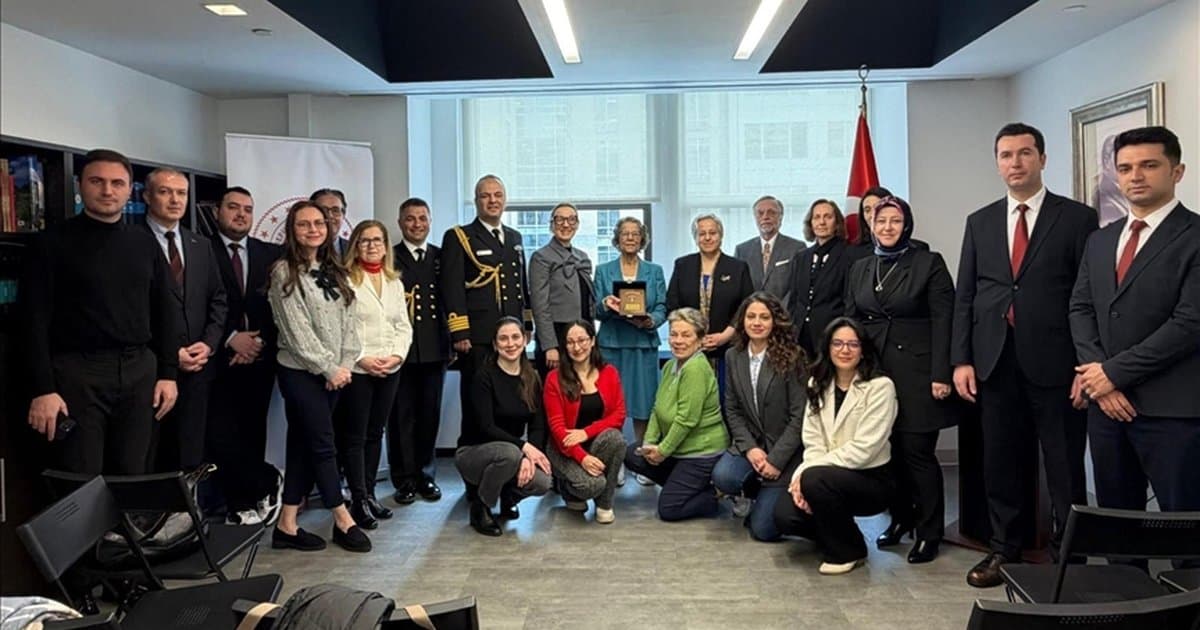 MSB, NASA'da çalışan Türk asıllı Kumrucu'ya anı plaketi verdi