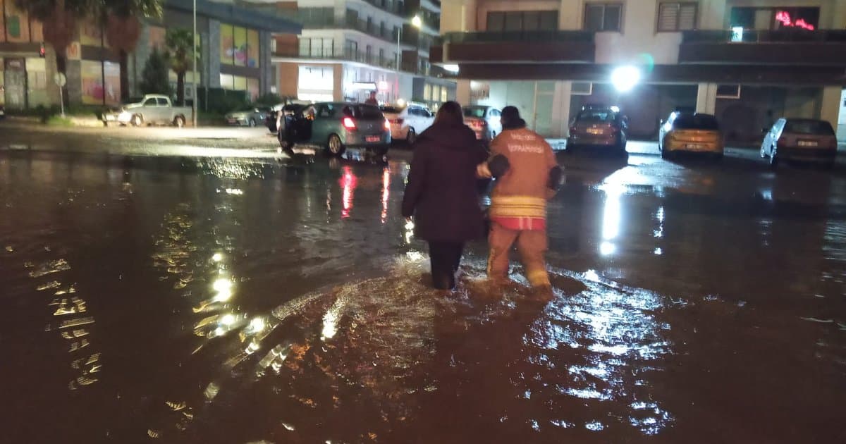 Hatay'da sağanak yağış hayatı felç etti