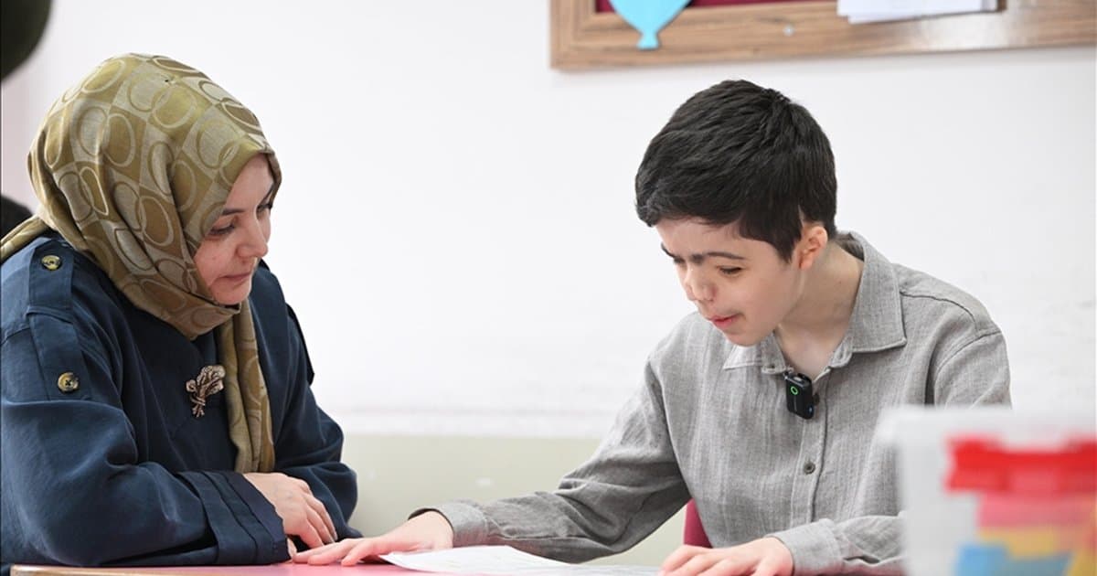 Otizmli Sevban'ın azmi: 1 yılda Kur'an-ı Kerim okumayı öğrendi