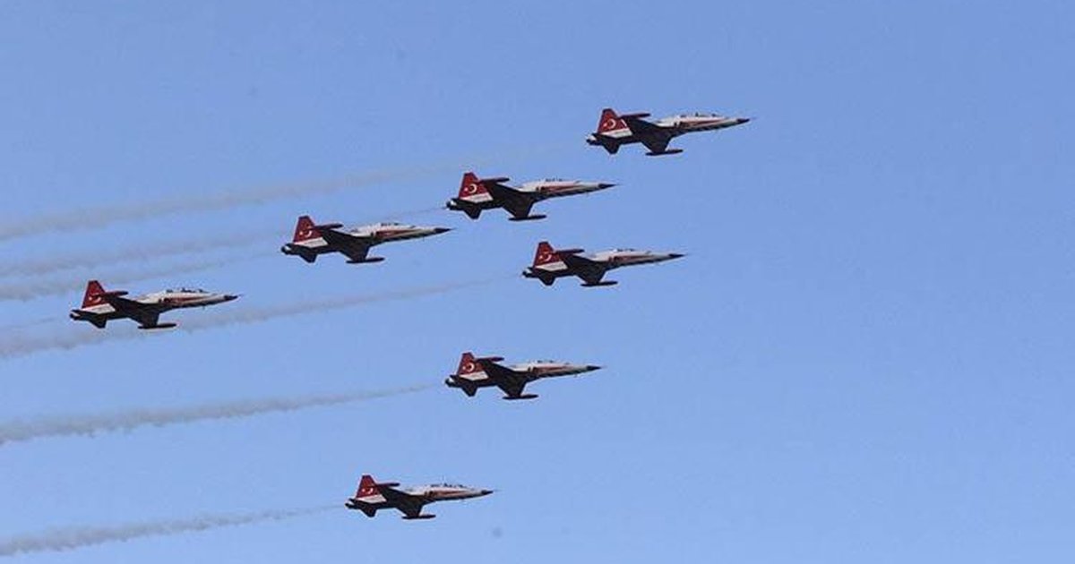 SOLOTÜRK ve Türk Yıldızları Samsun'da nefes kesti