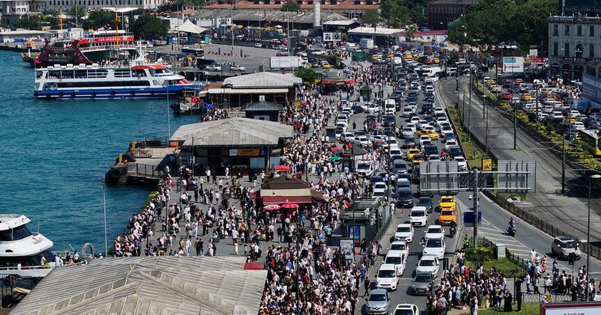 İstanbul'da bayramın ikinci gününde tarihi yerlerde yoğunluk