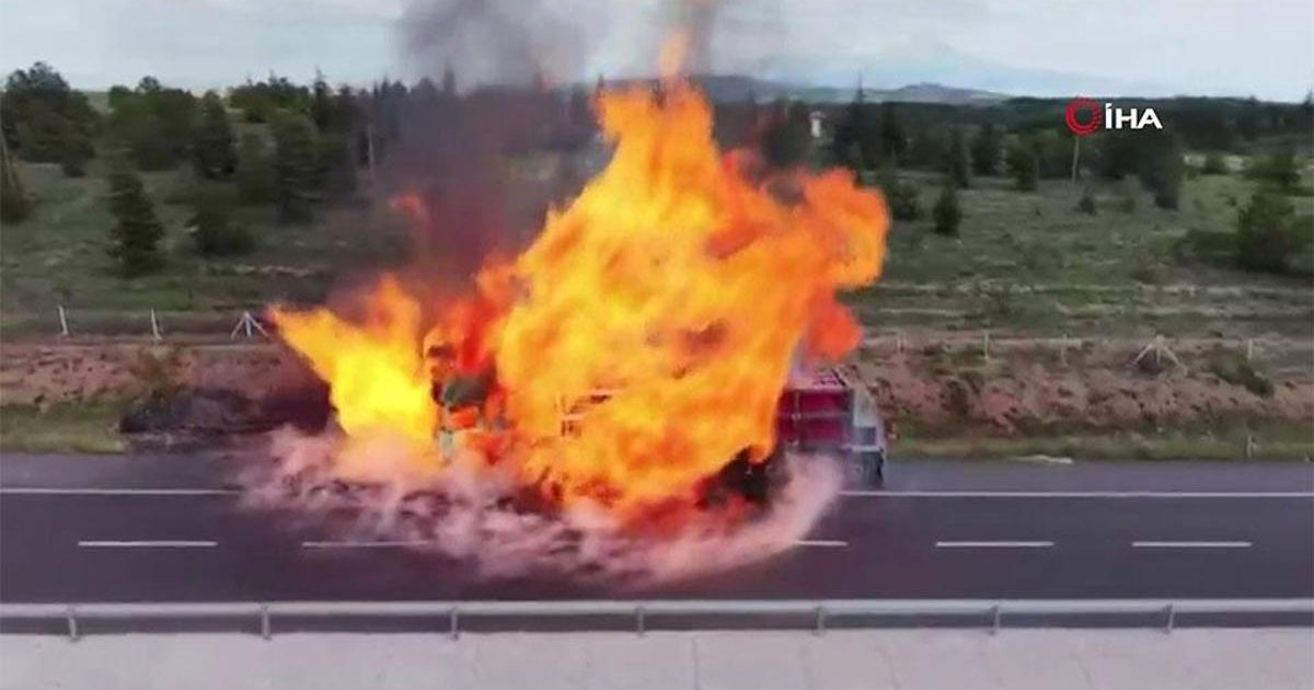 Aksaray'da kamyon alev topuna döndü