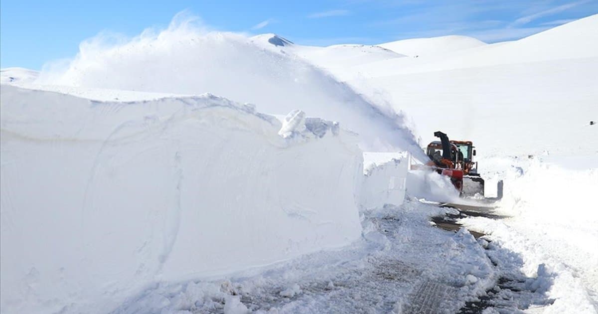 Ağrı-Kağızman yolunda kar mücadelesi