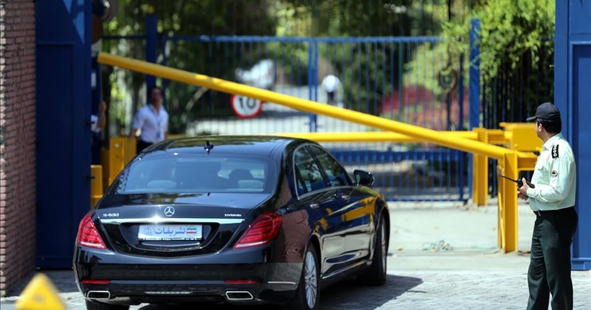 İngiltere'nin Tahran Büyükelçiliği Geçici Olarak Kapatıldı