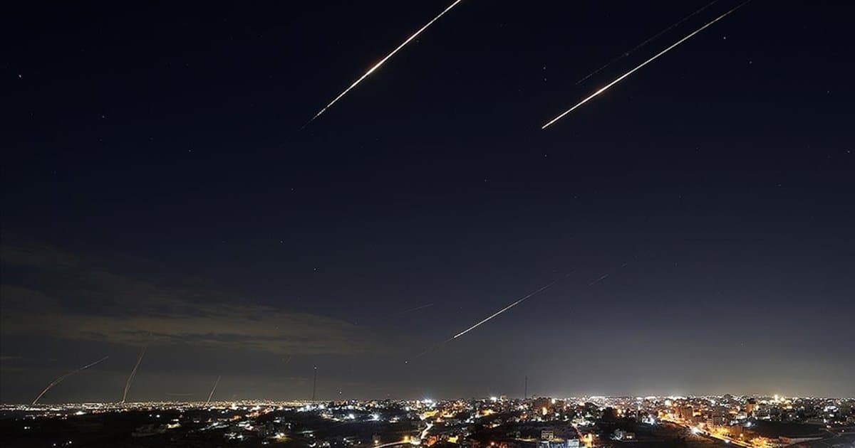 İran, ABD üslerine ve İsrail'e yeni saldırılar düzenledi