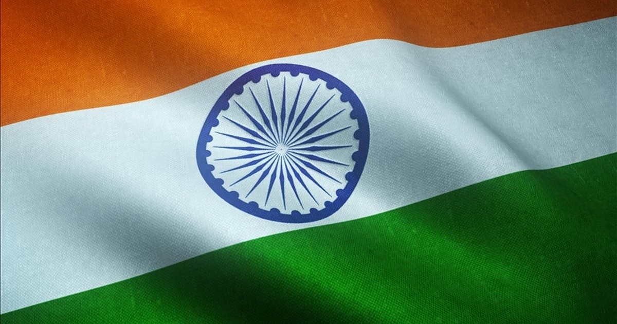 Hindistan'da savaş uçağı düştü