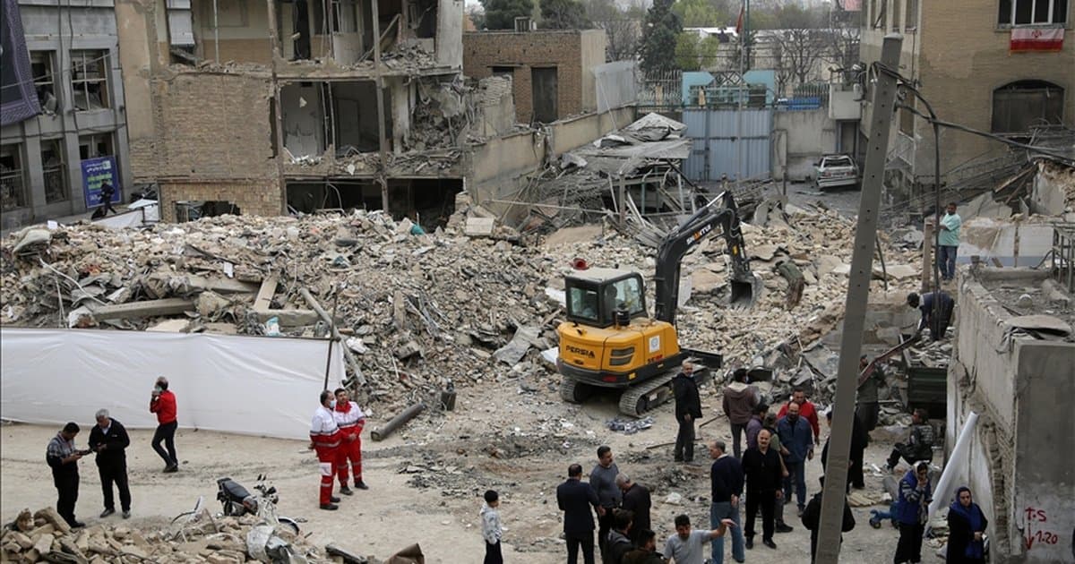 Tahran'ın Cevadiye Mahallesi saldırılarda büyük hasar aldı