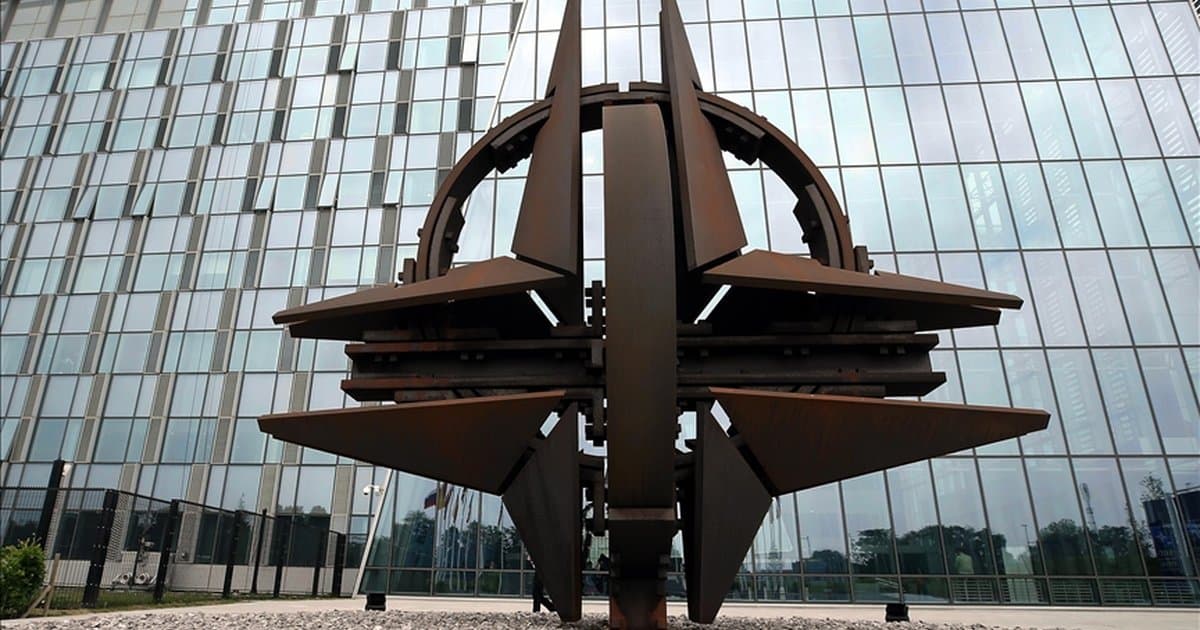 NATO, Irak misyonundaki personelini Avrupa'ya tahliye etti