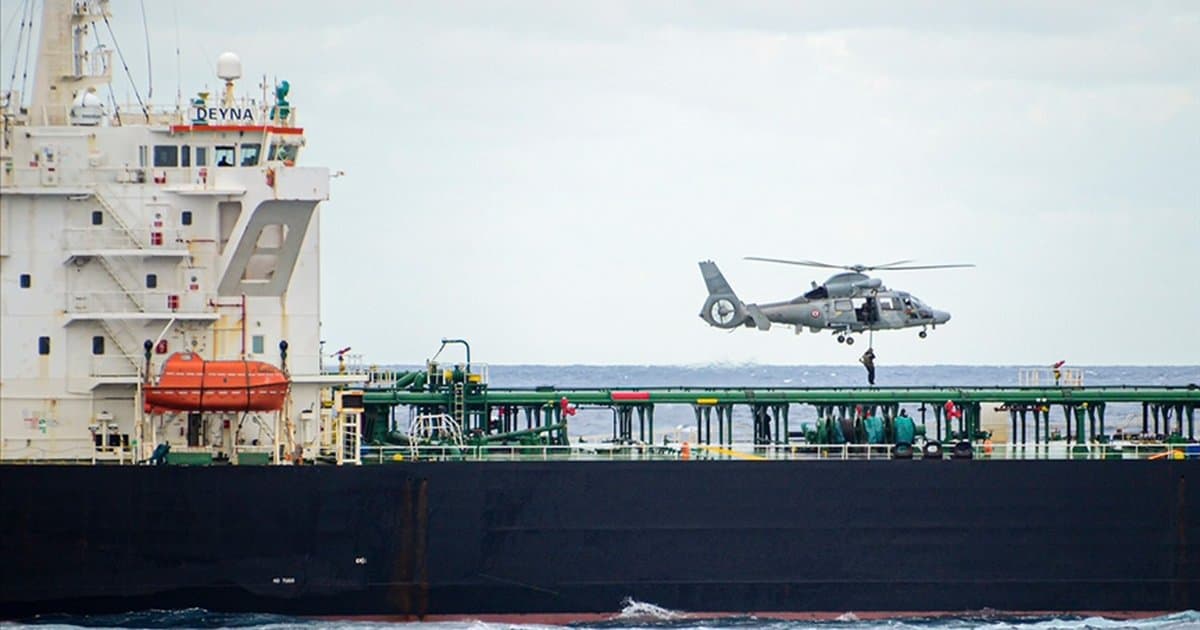 Fransız Donanması Akdeniz'de Rus gemisini durdurdu