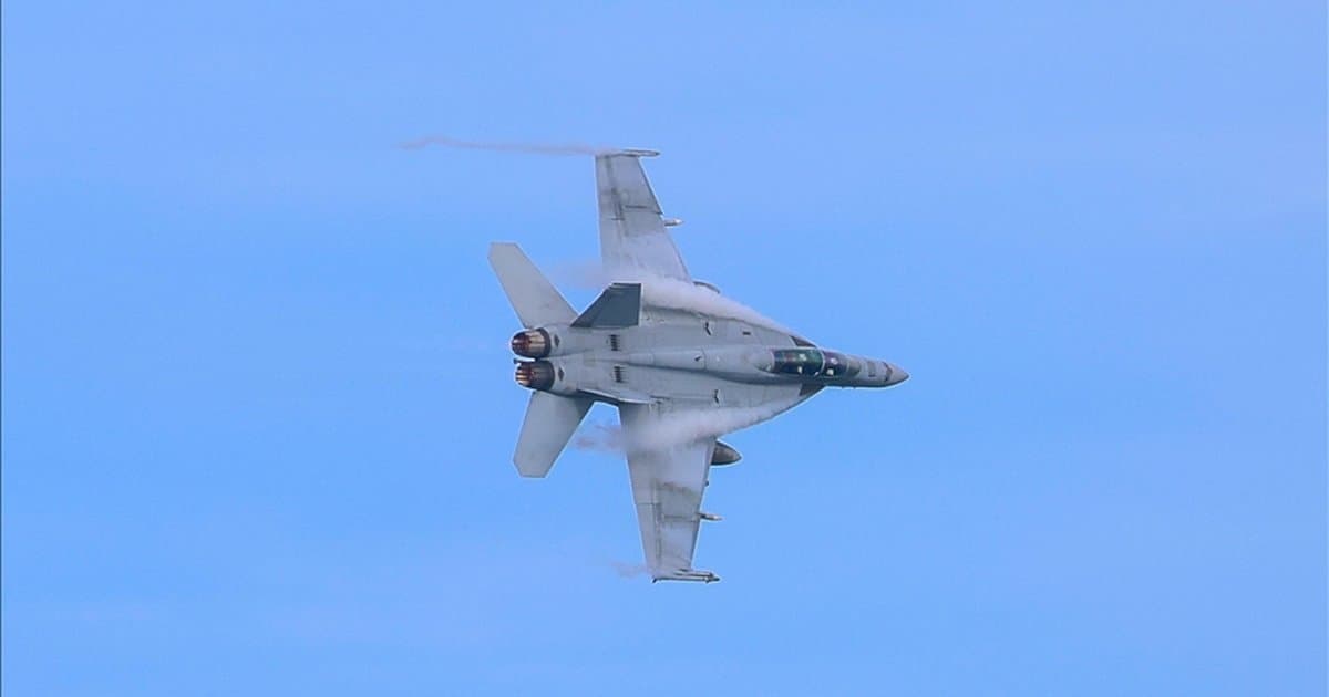 İran'da F-15 savaş uçağı düşürüldü