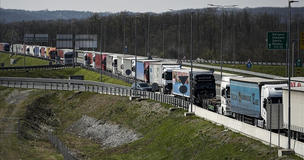 Bosna Hersek'te kamyon sürücüleri AB geçiş kurallarını protesto etti