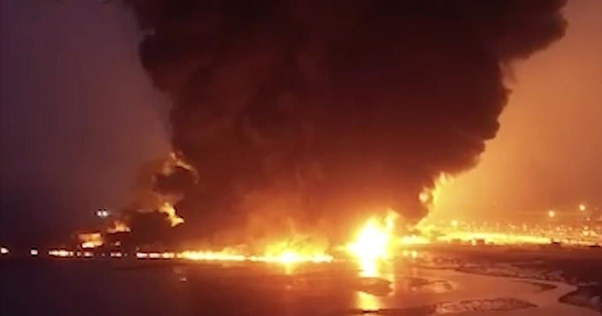 ABD-İsrail İran'ın Benderpol İskelesi'ne saldırdı