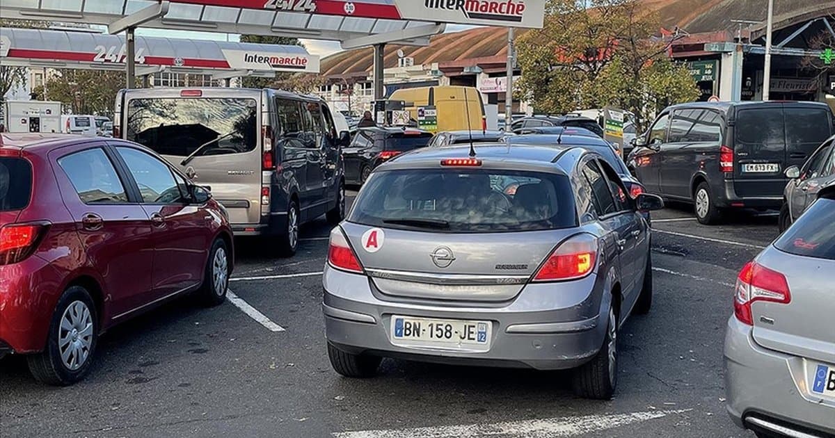 Fransa'da akaryakıt sıkıntısı: Yüzlerce istasyon etkilendi