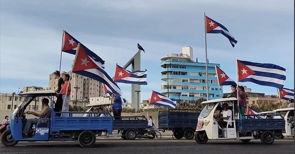 Küba'da Halk ABD'nin Ablukasına Karşı Protesto Etti