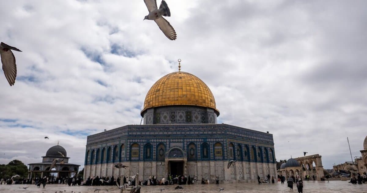 Mescid-i Aksa 41 gün sonra ibadete açıldı