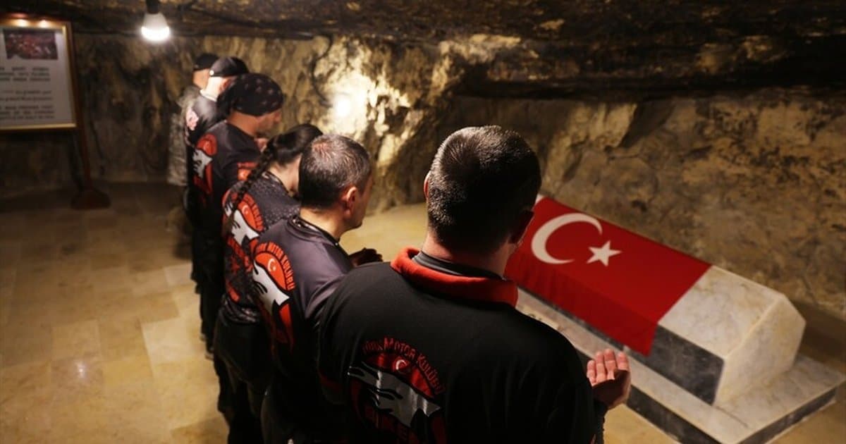 Türk grup motosikletle umreye gidip dönüyor