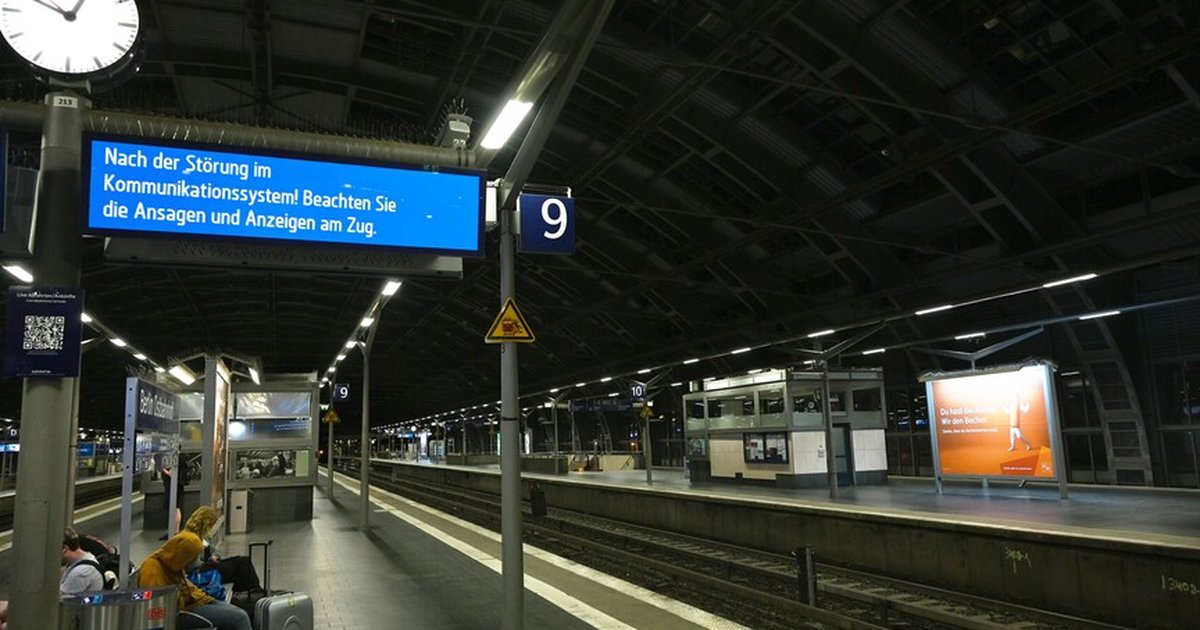 Almanya'da tren seferleri telsiz arızası nedeniyle durduruldu