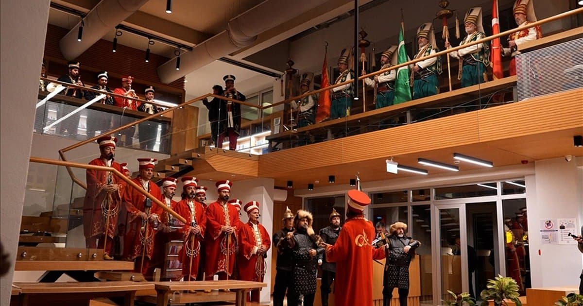 Düzce'de kütüphanede öğrencilere mehteranlı sürpriz