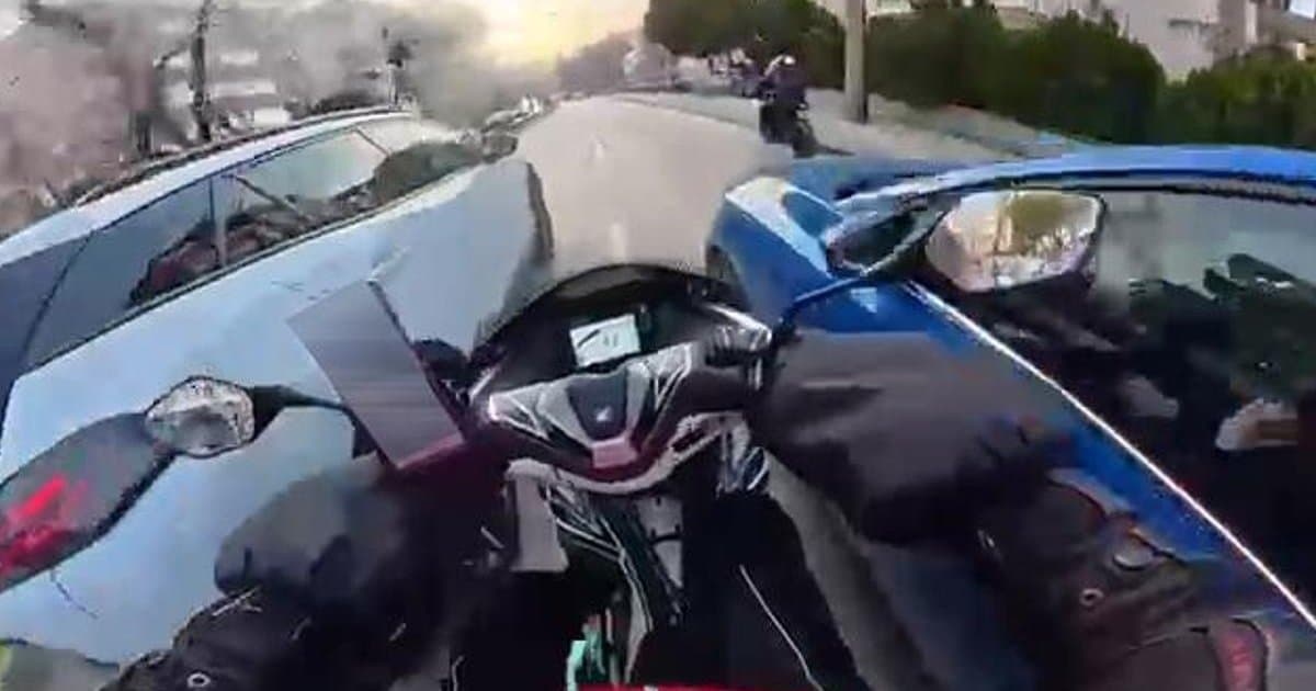 Bursa'da kurye motosikletiyle kaza yaptı