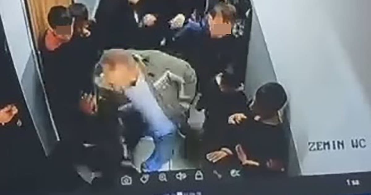 Veli, çocuğuna kartopu attığı iddia edilen öğrenciyi darp etti