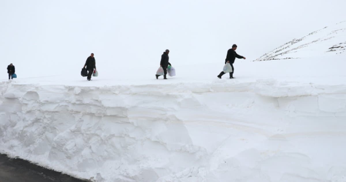 Ağrı'nın Tutak ve Hamur İlçelerinde Eğitime Kar Engeli
