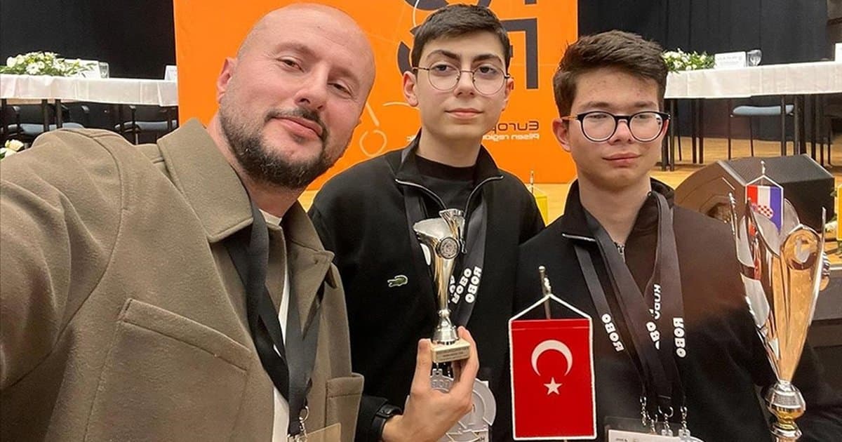 Bursalı lise öğrencileri robotik yarışmasında dünya ikincisi
