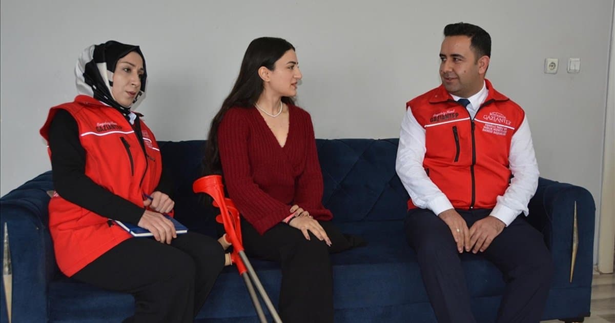 Bitlisli üniversite öğrencisine protez bacak