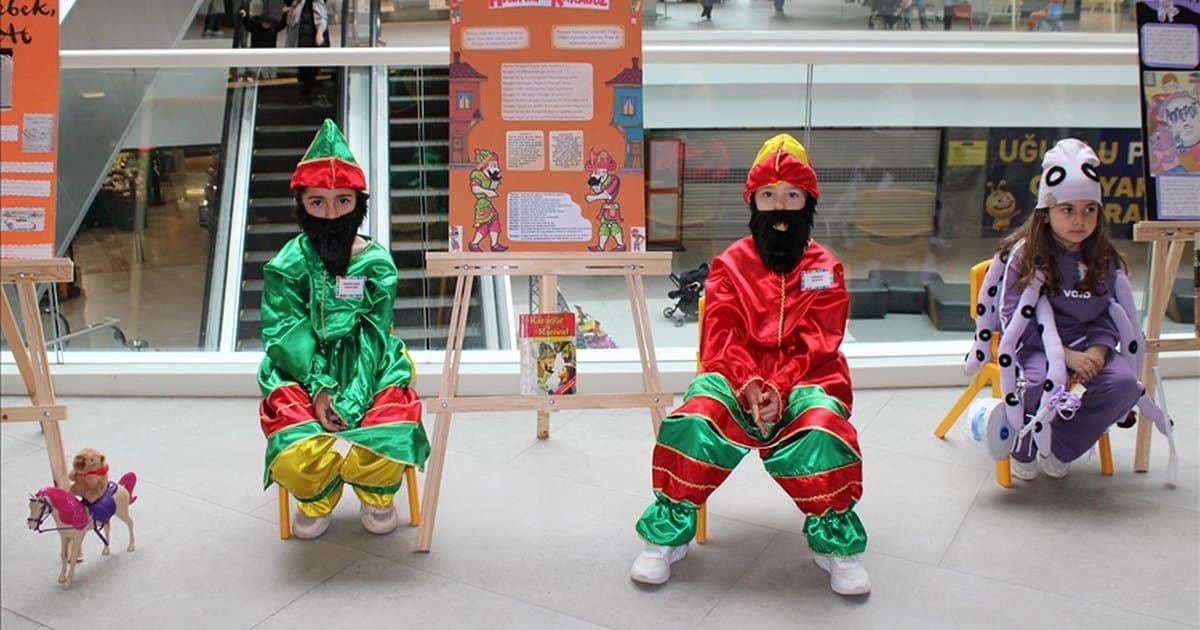 Kastamonu'da öğrenciler kitaplardaki kahramanları kostüm giyerek tanıttı