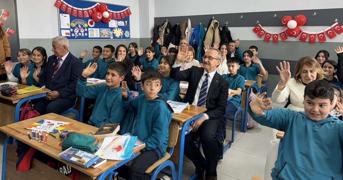 Malatya'da depremzede çocuklar için yeni okul açıldı