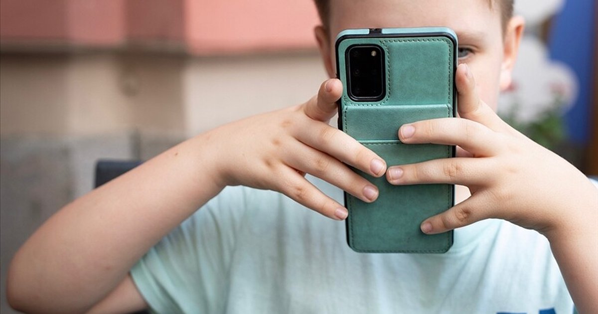 Polonya'da ilkokullarda telefon kullanımı kısıtlanıyor