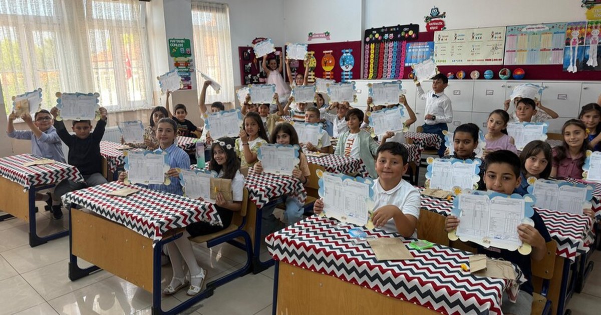 18 milyon öğrenci yarın karne alıyor