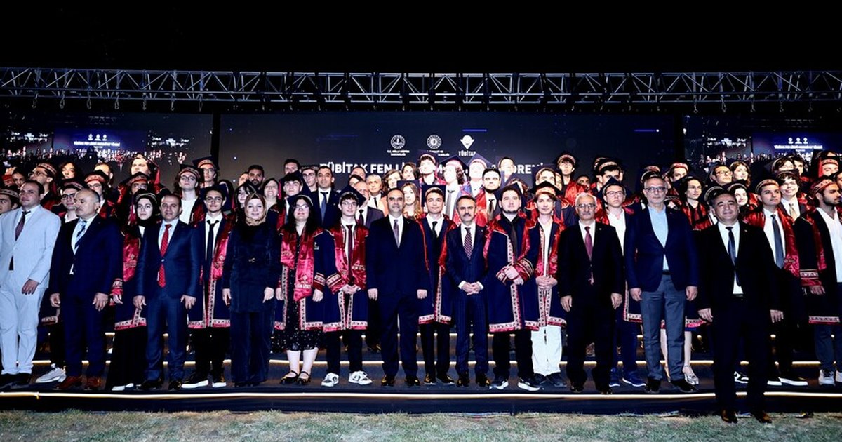 TÜBİTAK Fen Lisesi İlk Mezunlarını Verdi