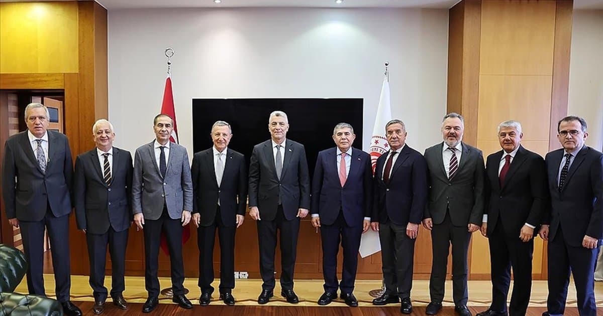 Bakan Bolat: Müteahhitlik sektörü Türkiye'nin ekonomik büyümesine katkı sunuyor