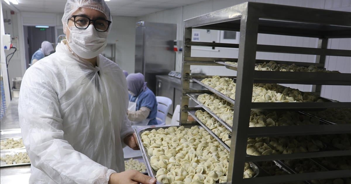 Adanalı eczacı kadınlara istihdam sağlıyor