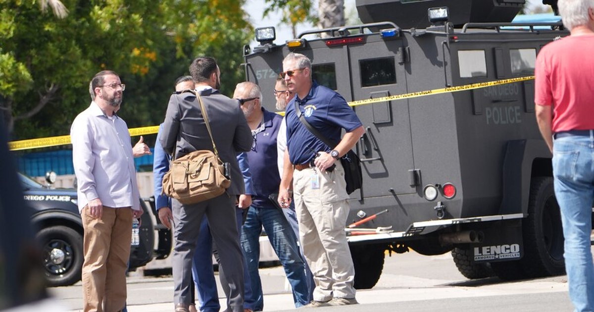 FBI: San Diego İslam Merkezi'ne saldırı - 30 silah ele geçirildi
