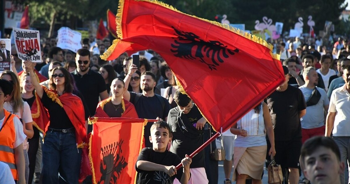 Arnavutluk'ta turizm projesi karşıtı gösteri düzenlendi