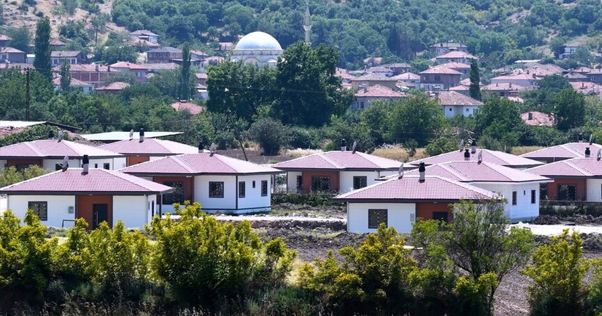 Sındırgı'daki deprem konutları tamamlanıyor