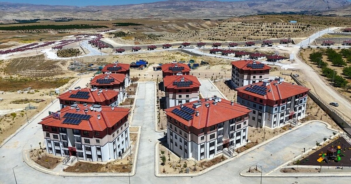 Malatya'da deprem konutları hak sahiplerine teslim ediliyor