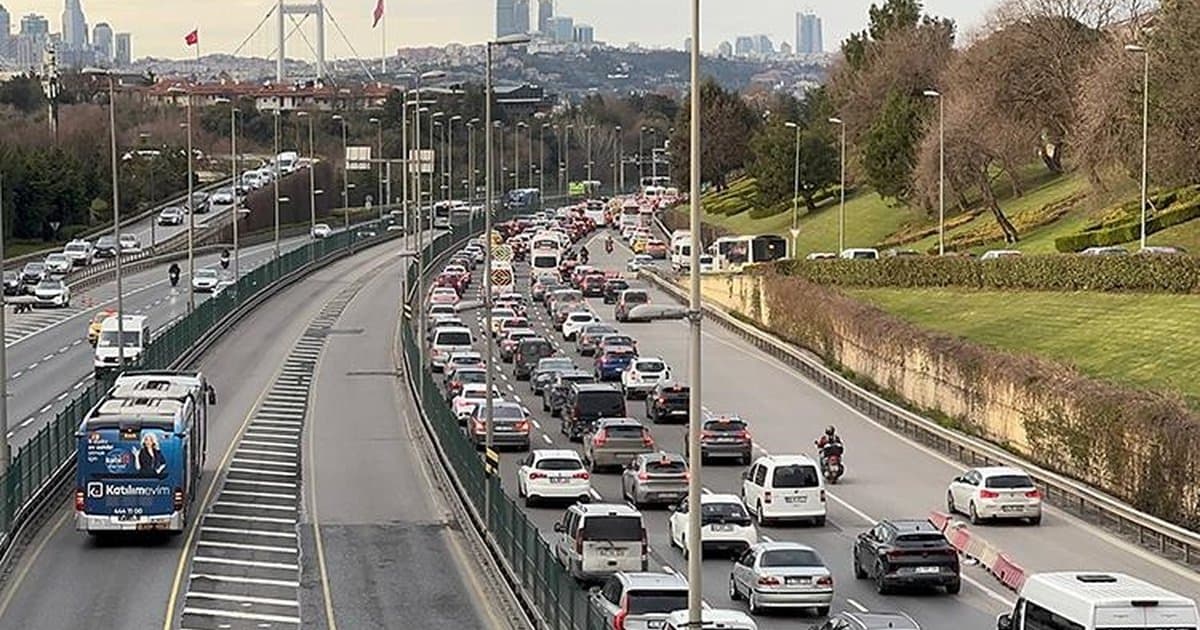 İstanbul'da trafik yoğunluğu iftar öncesi yüzde 85'e ulaştı