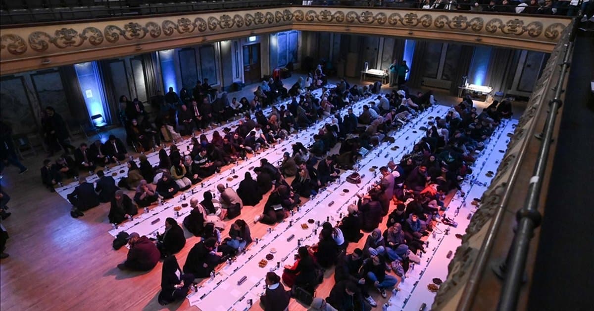 Londra'da tarihi binada Türkiye temalı iftar