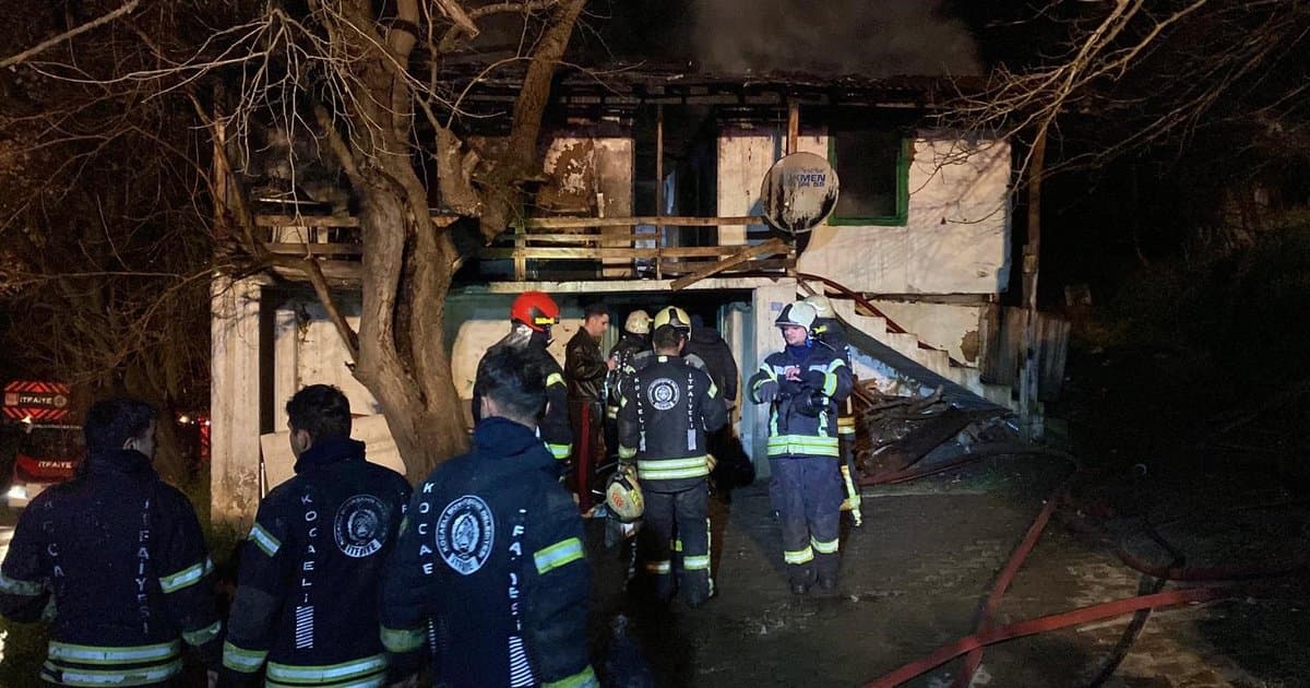 İzmit'te ahşap evde yangın, 1 ölü