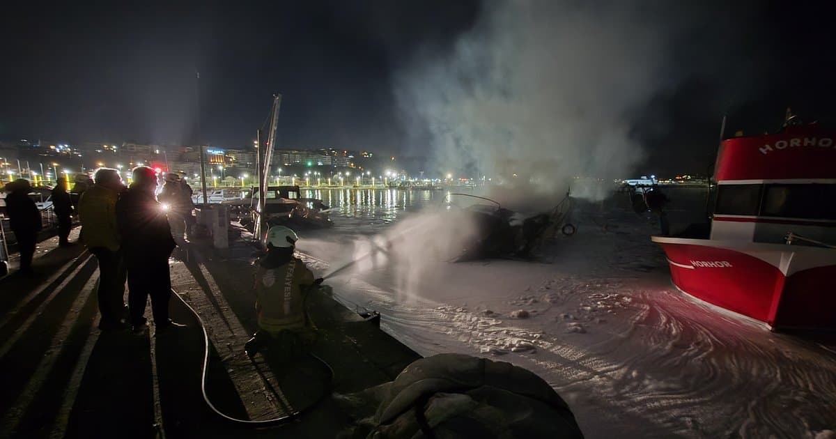 Şile'de Limanda Demirlili Yat Yangını Sonucu Battı