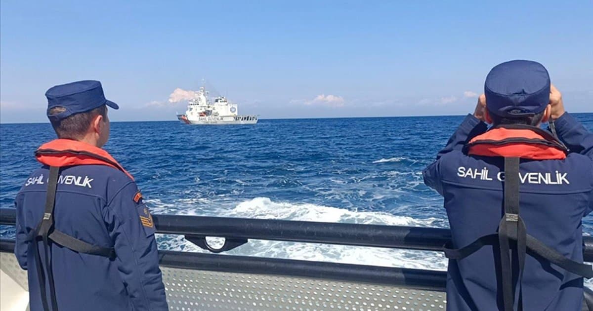 Antalya açıklarında düzensiz göçmen botu battı