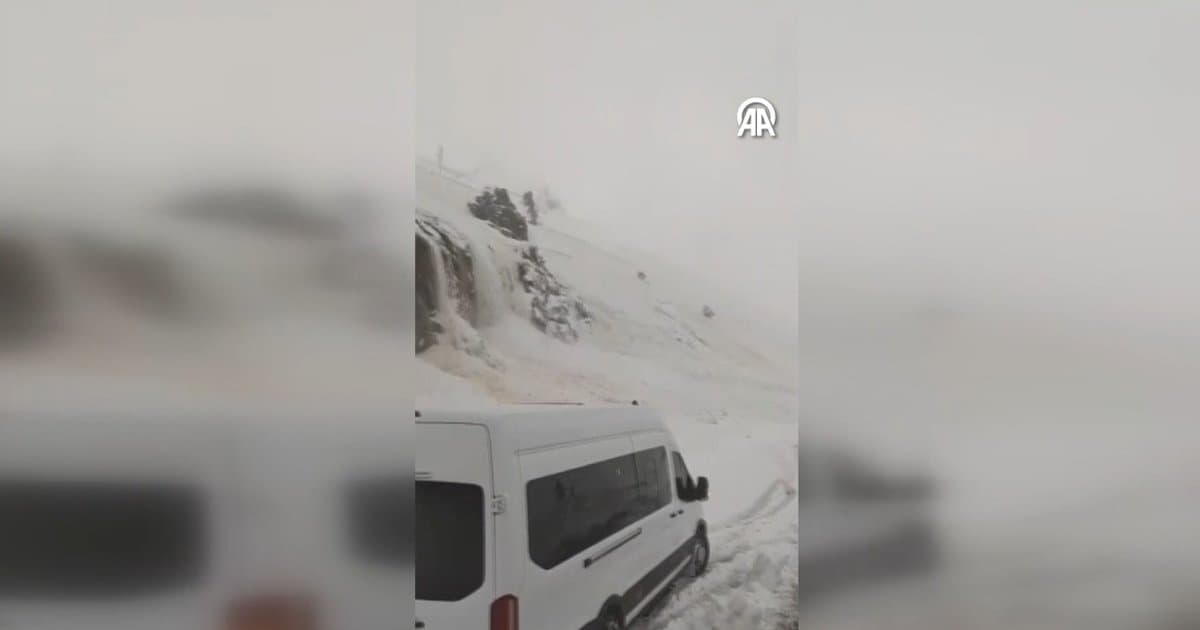 Şırnak-Hakkari kara yoluna çığ düştü, yol ulaşıma kapandı