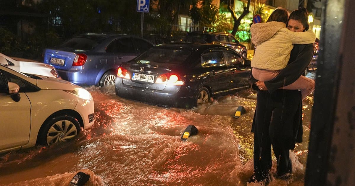 Meteoroloji'den sel uyarısı: Kuvvetli yağışlar devam ediyor